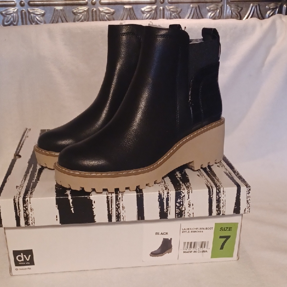 DV by Dolce Vita Black and Tan Ankle Boots Size 7 Rancher Style